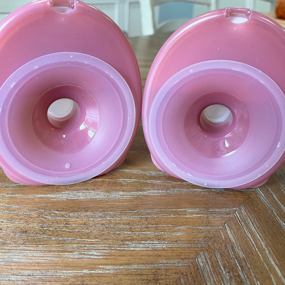 NWOT Momcozy M6 Hands- Free Wearable Electric Breast Pump - Picture 3 of 6